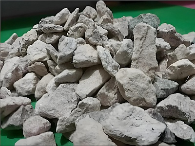 從個(gè)人角度來(lái)看，處理蝦池氨氮超標(biāo)選用沸石或沸石粉這事應(yīng)該這樣做才對(duì)