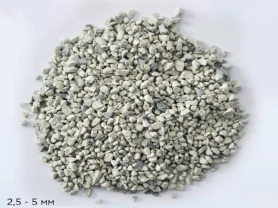 在魚塘底部鋪設(shè)一層沸石顆粒的作用是什么？