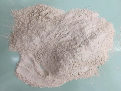 沸石粉的使用方法是加水??？還是直接拋灑？